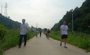 市政协机关组织干部登山比赛