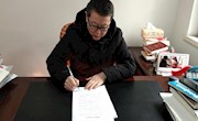 面对疫情，市政协机关干部写下承诺书