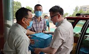 姜正才开展“送清凉”服务企业活动