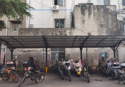 委员微建议 车棚换新颜