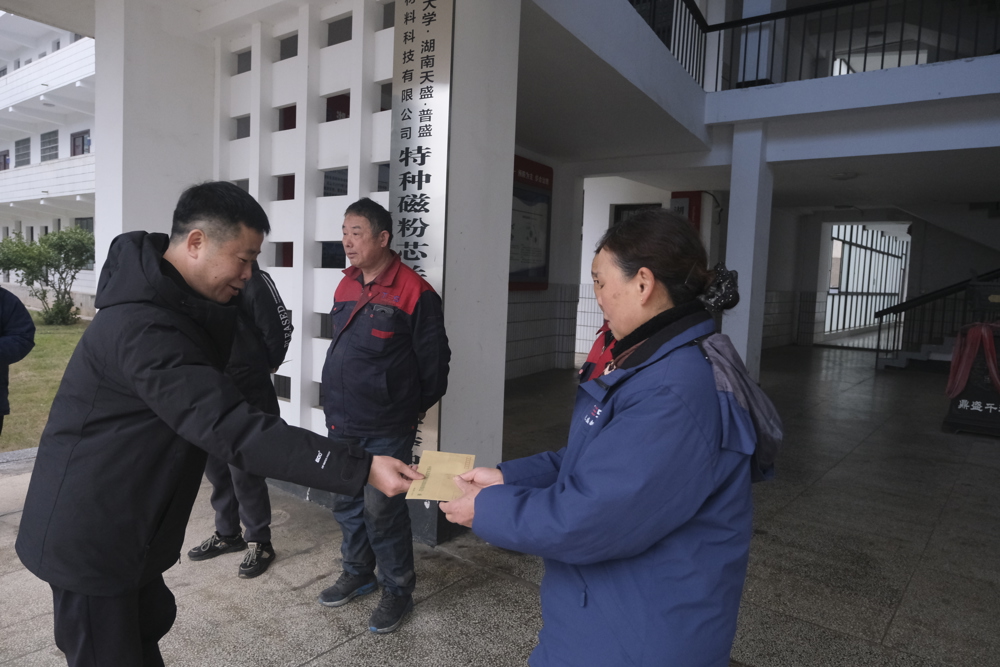 石勇走访慰问企业和困难职工