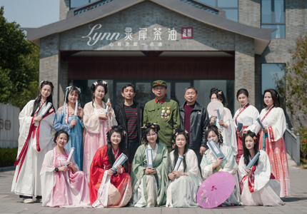 着汉服诵古韵 委员助力文旅发展