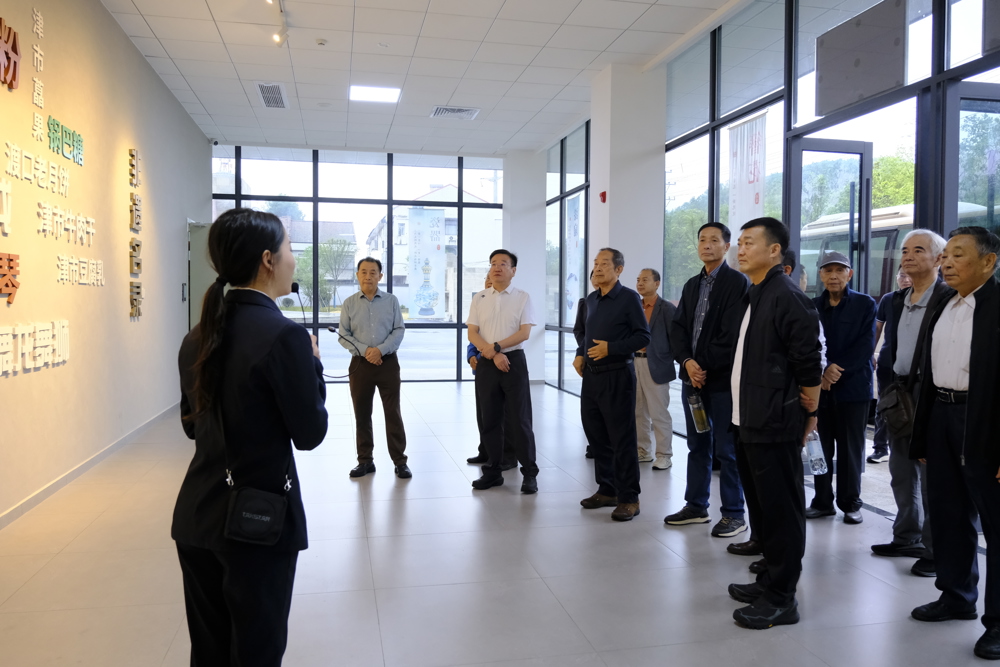 津市市政协开展退休干部支部三季度活动